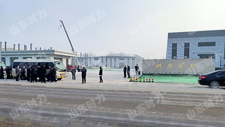 礦用四不像車(chē)廠(chǎng)家大門(mén)